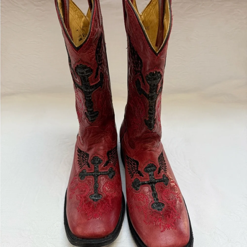 Rockin Leather Red Western Boots with Black Embroidery - Picture 4 of 10